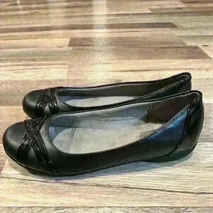 Size 7M Women’s life Stride Aliza Black Faux Leather